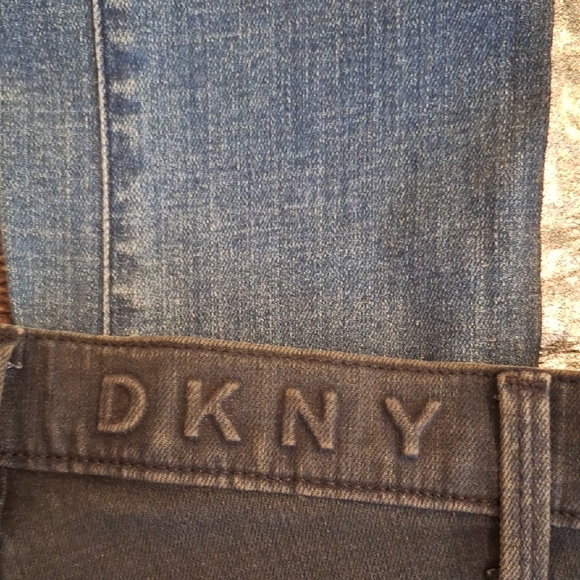 DKNY Ankle Jeans with Metallic& Blk Stripe. Excellent Condition NWOT Size 24 - Picture 16 of 17